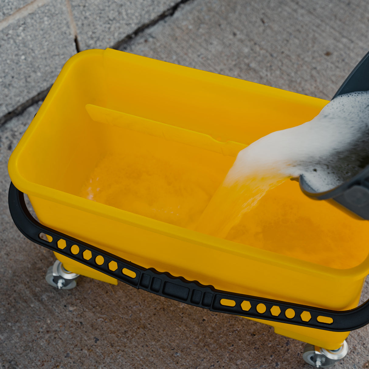 Cubo de plástico amarillo para limpieza de ventanas Johnny Vac - 21 L