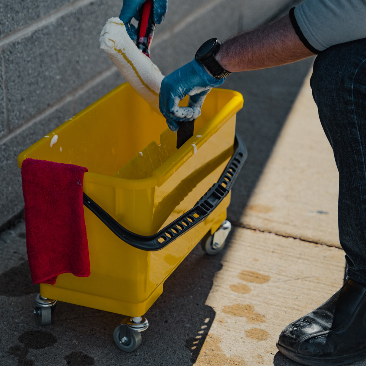 Cubo de plástico amarillo para limpieza de ventanas Johnny Vac - 21 L
