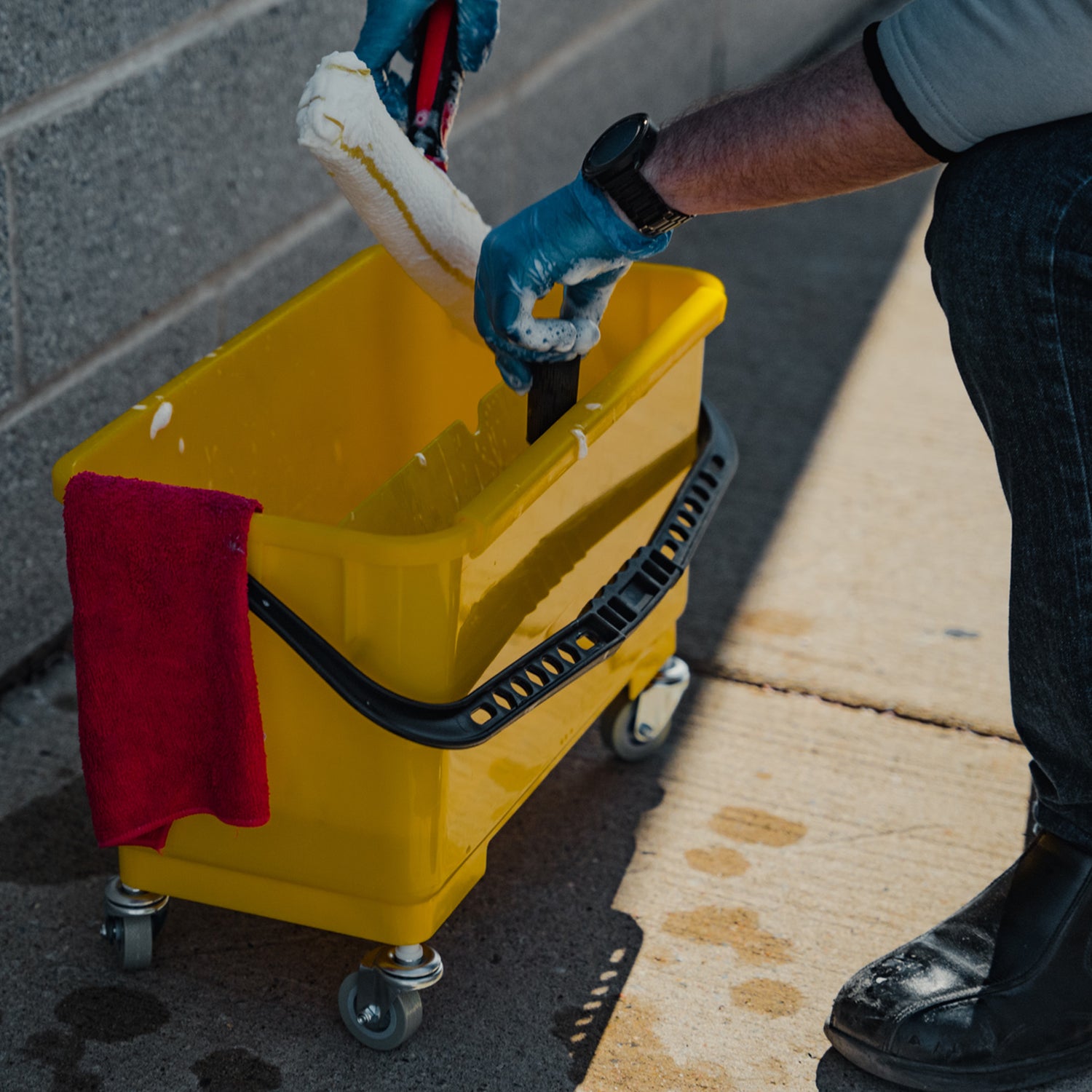Cubo de plástico amarillo para limpieza de ventanas Johnny Vac - 21 L