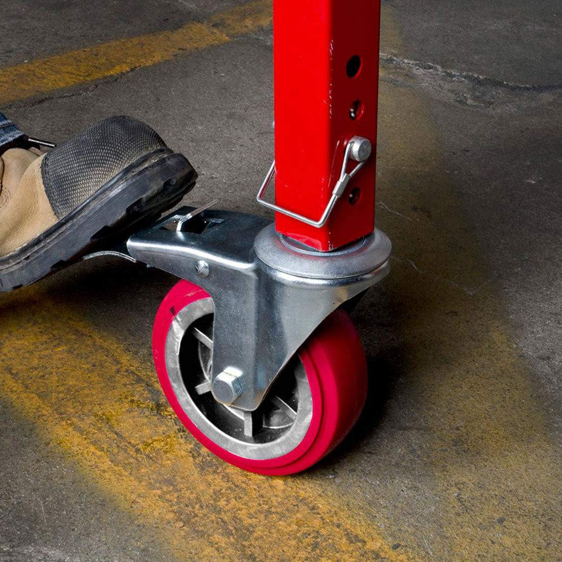 Rueda de alta resistencia Metaltech de 6" con pasador de bloqueo para plataforma de paneles de yeso Buildman de 6'