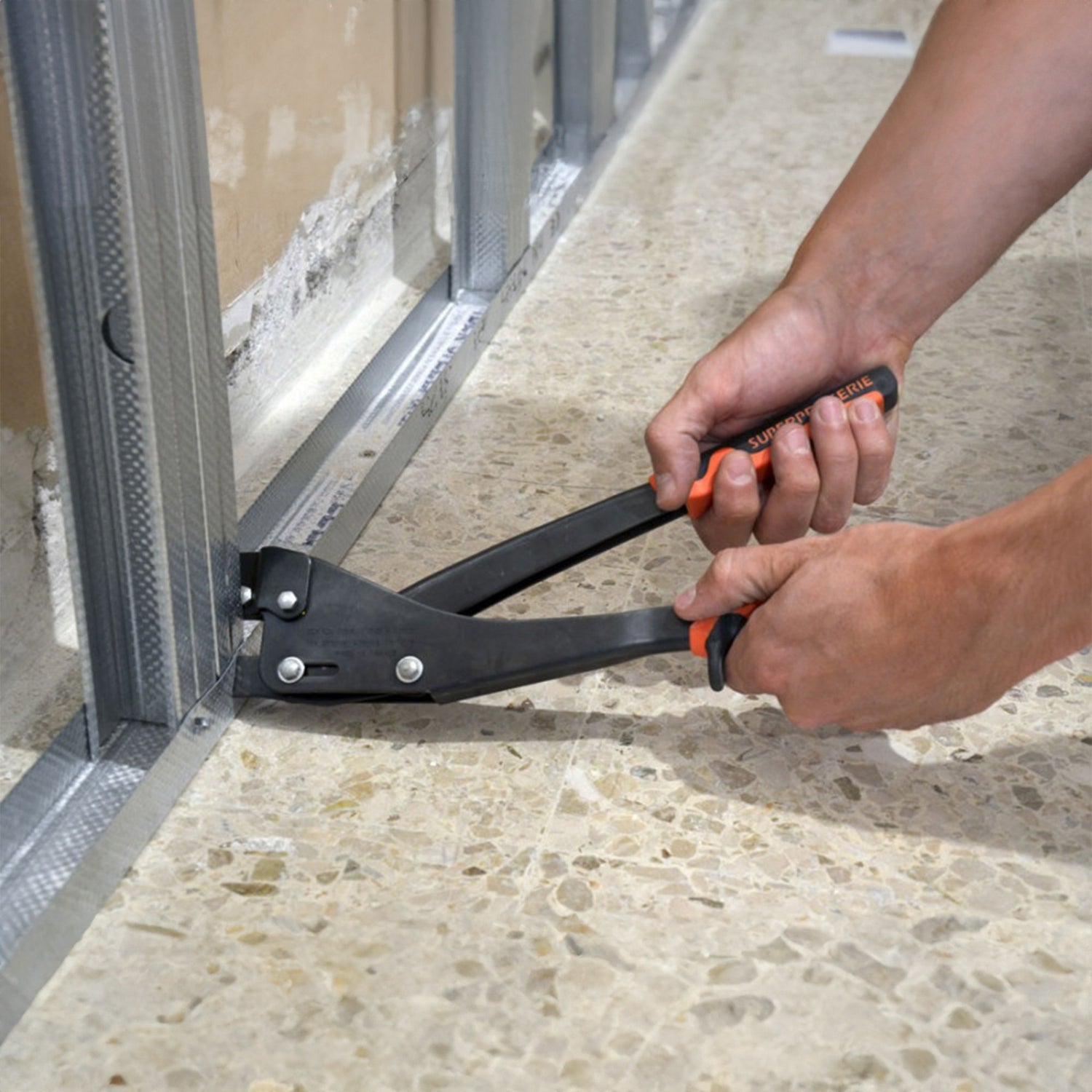 Alicates de ajuste de secciones de perfil Edma para montantes y carriles