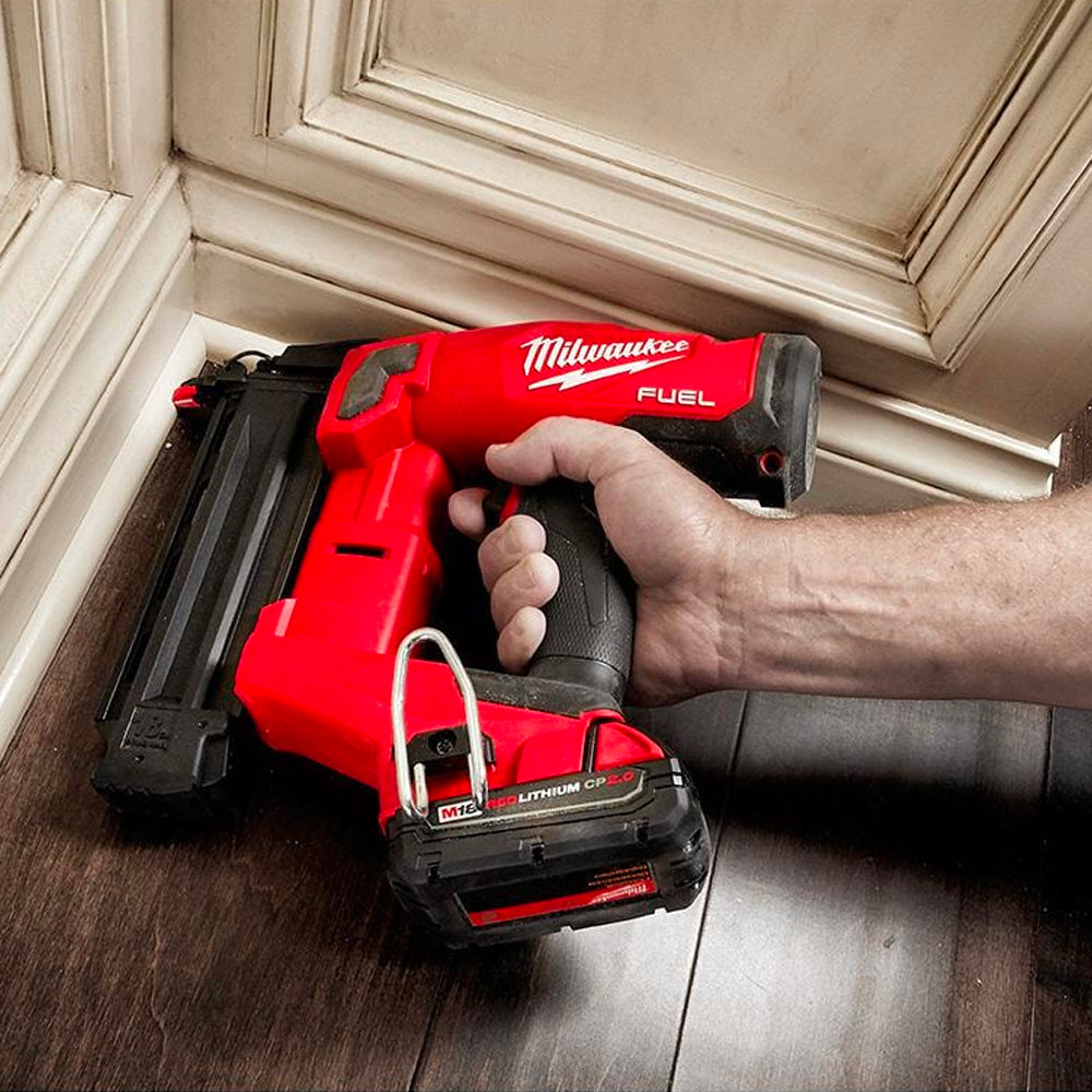 Milwaukee 2746-20 M18 Fuel 18 Gauge Brad Nailer (solo herramienta)