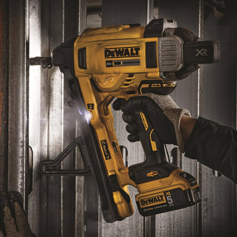 DeWalt DCN891P2 Kit de clavadora de concreto inalámbrica con cargador de 1"