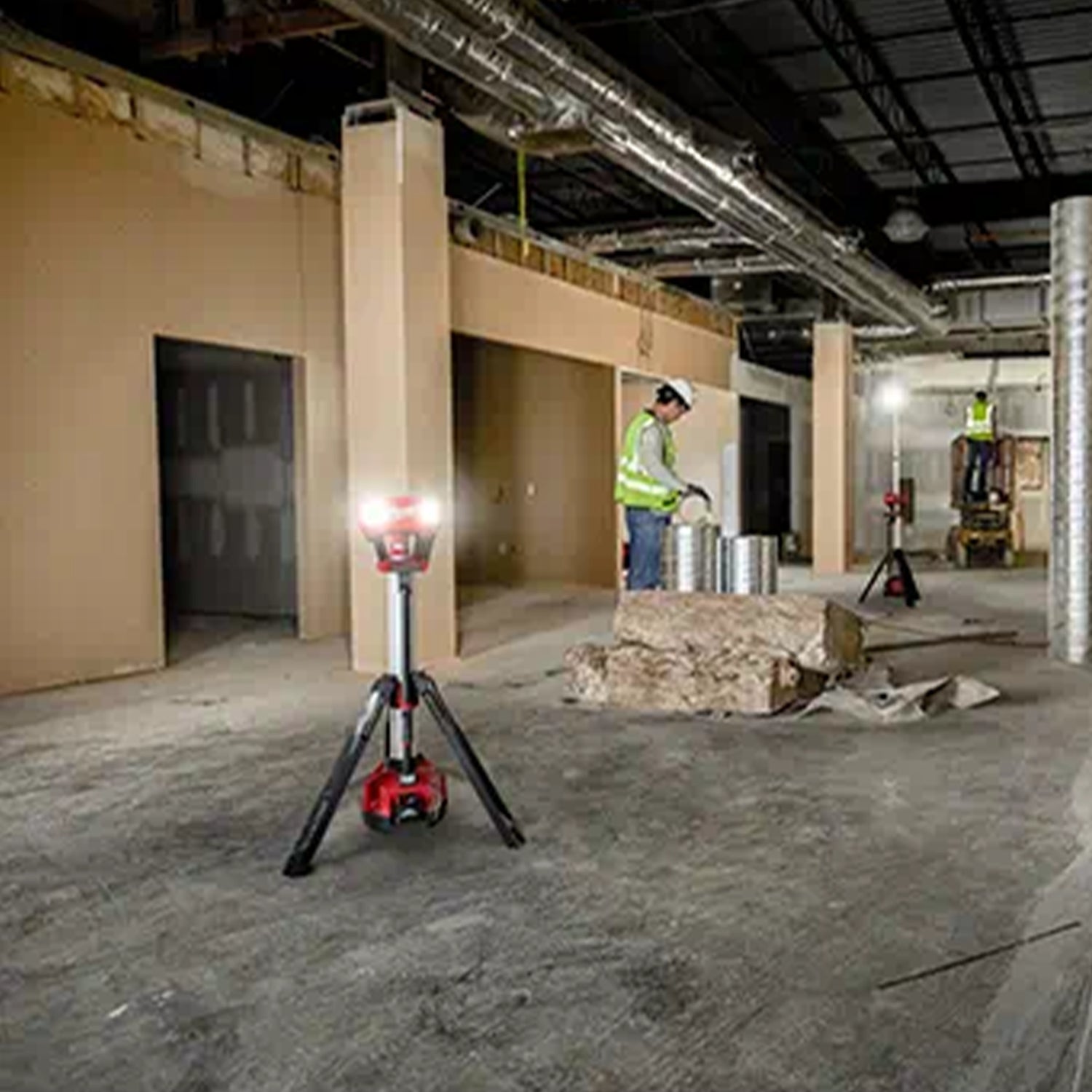 Torre cohete Milwaukee 2136-20 de 18 V (solo herramienta)