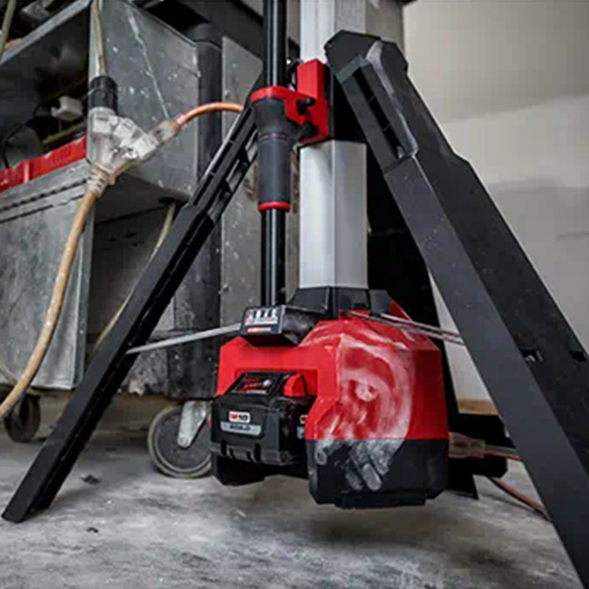 Torre cohete Milwaukee 2136-20 de 18 V (solo herramienta)