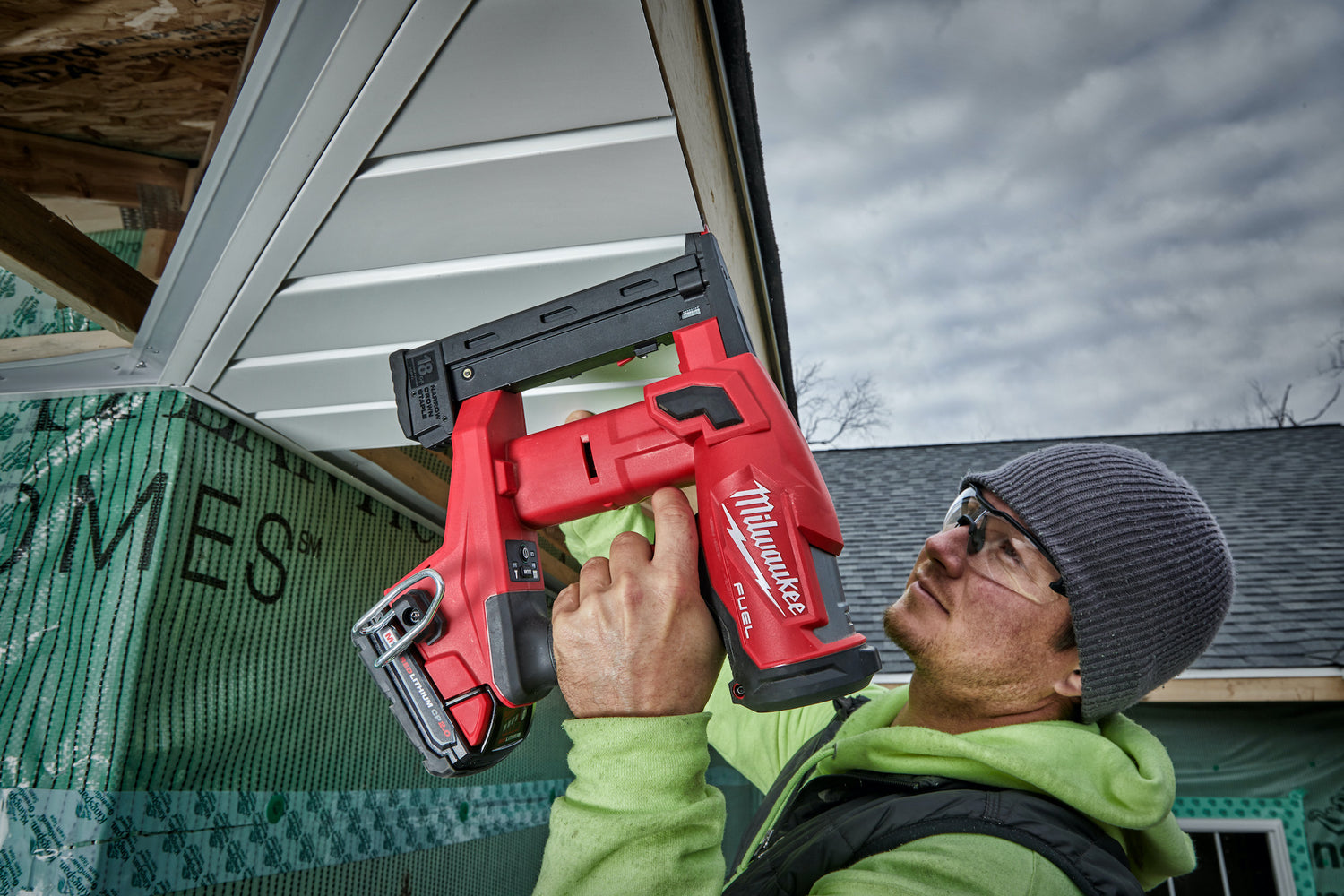 Milwaukee 2749-20 M18 Fuel 1/4" grapadora de corona estrecha (herramienta básica)