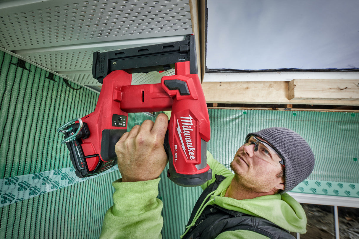 Milwaukee 2749-20 M18 Fuel 1/4" grapadora de corona estrecha (herramienta básica)