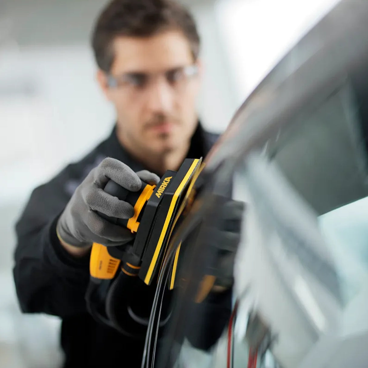 Lijadora eléctrica Mirka DEOS 3" x 8" 383x CV (MID3830201US)