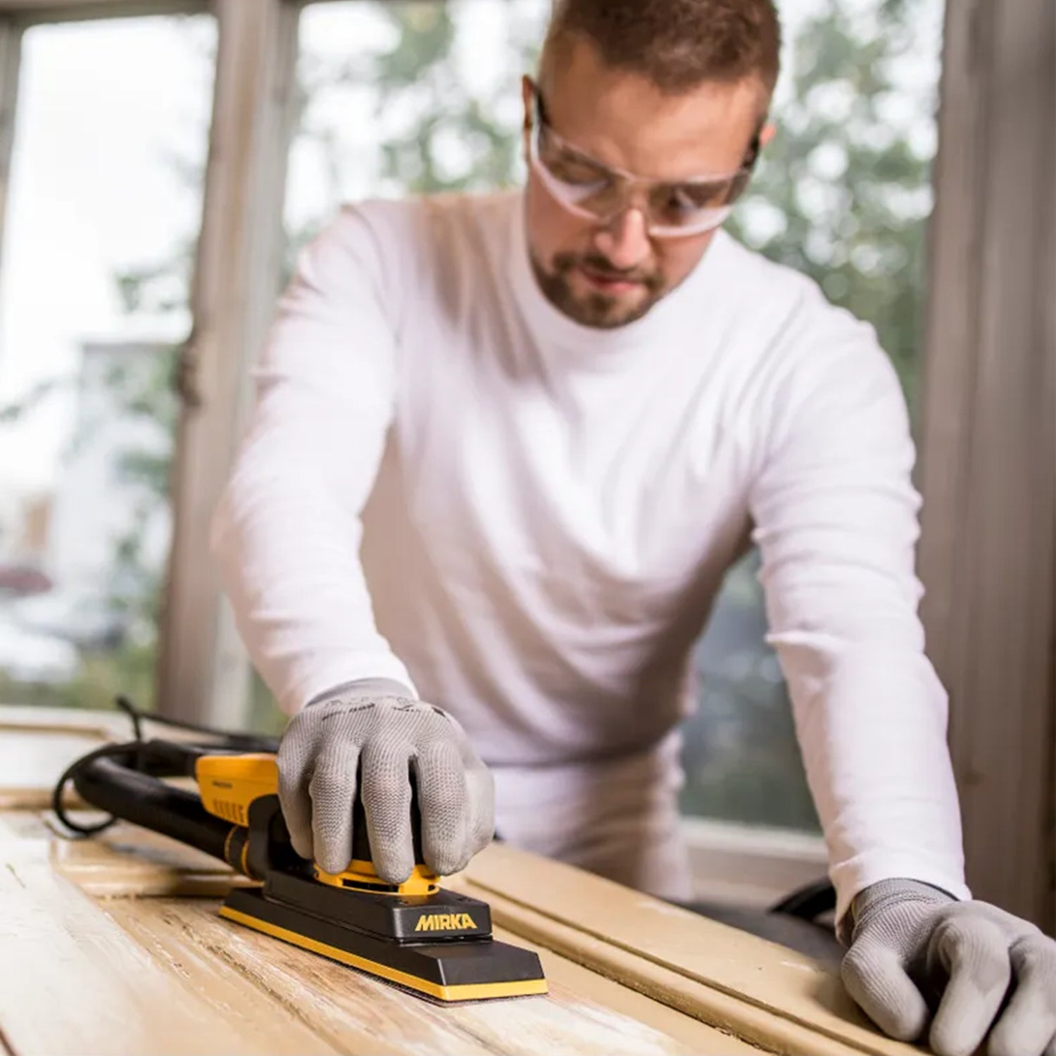 Lijadora eléctrica Mirka DEOS 3" x 8" 383x CV (MID3830201US)