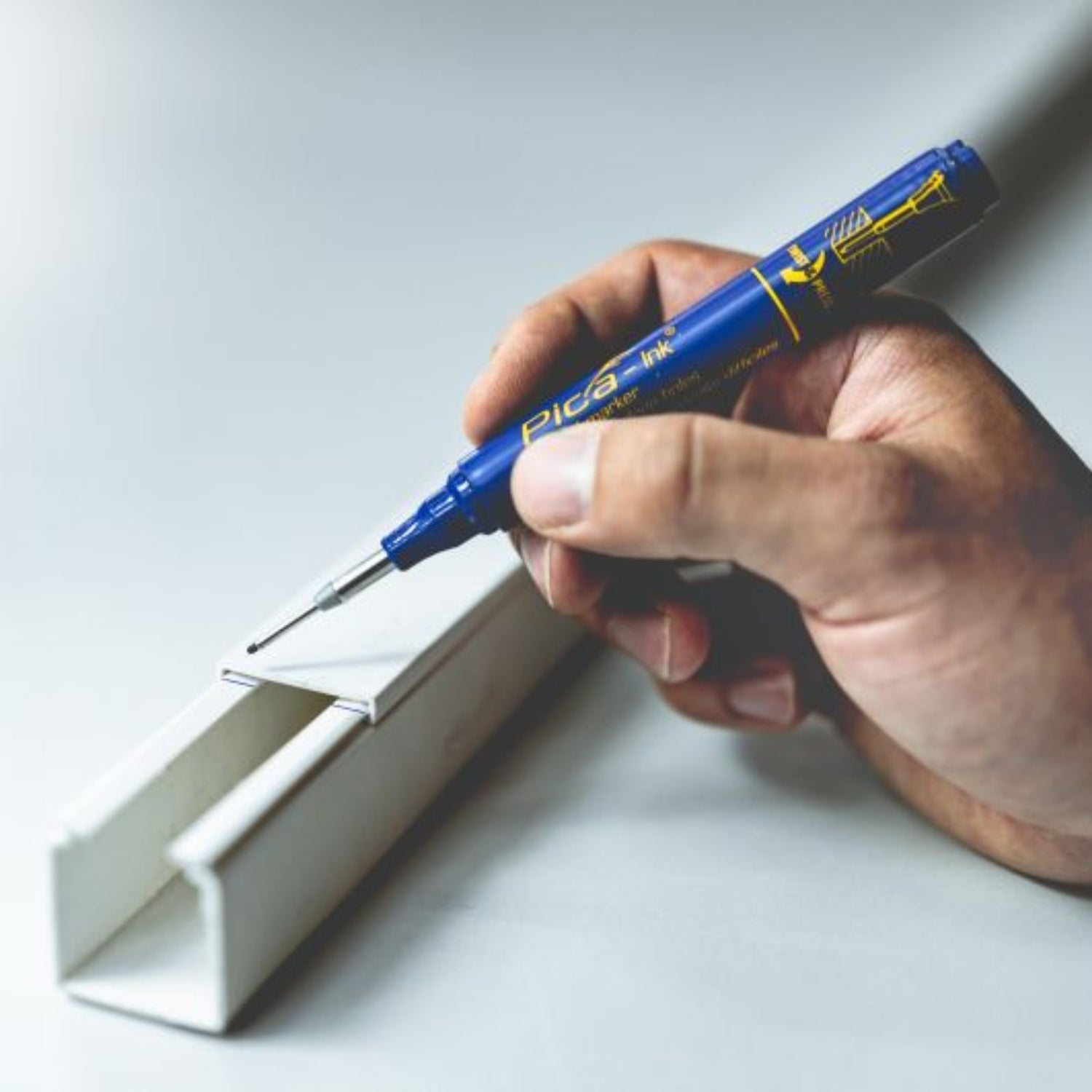 Marcador de pica para agujeros profundos