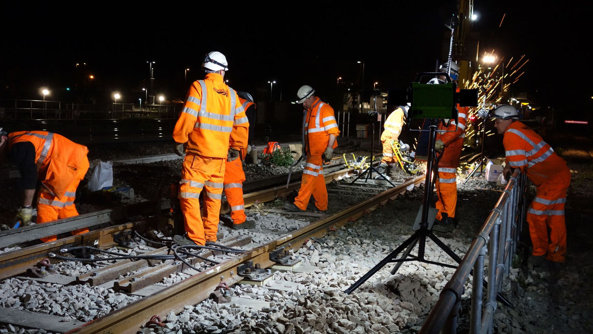 Primeline Tools Proyector de panel triple y trípode