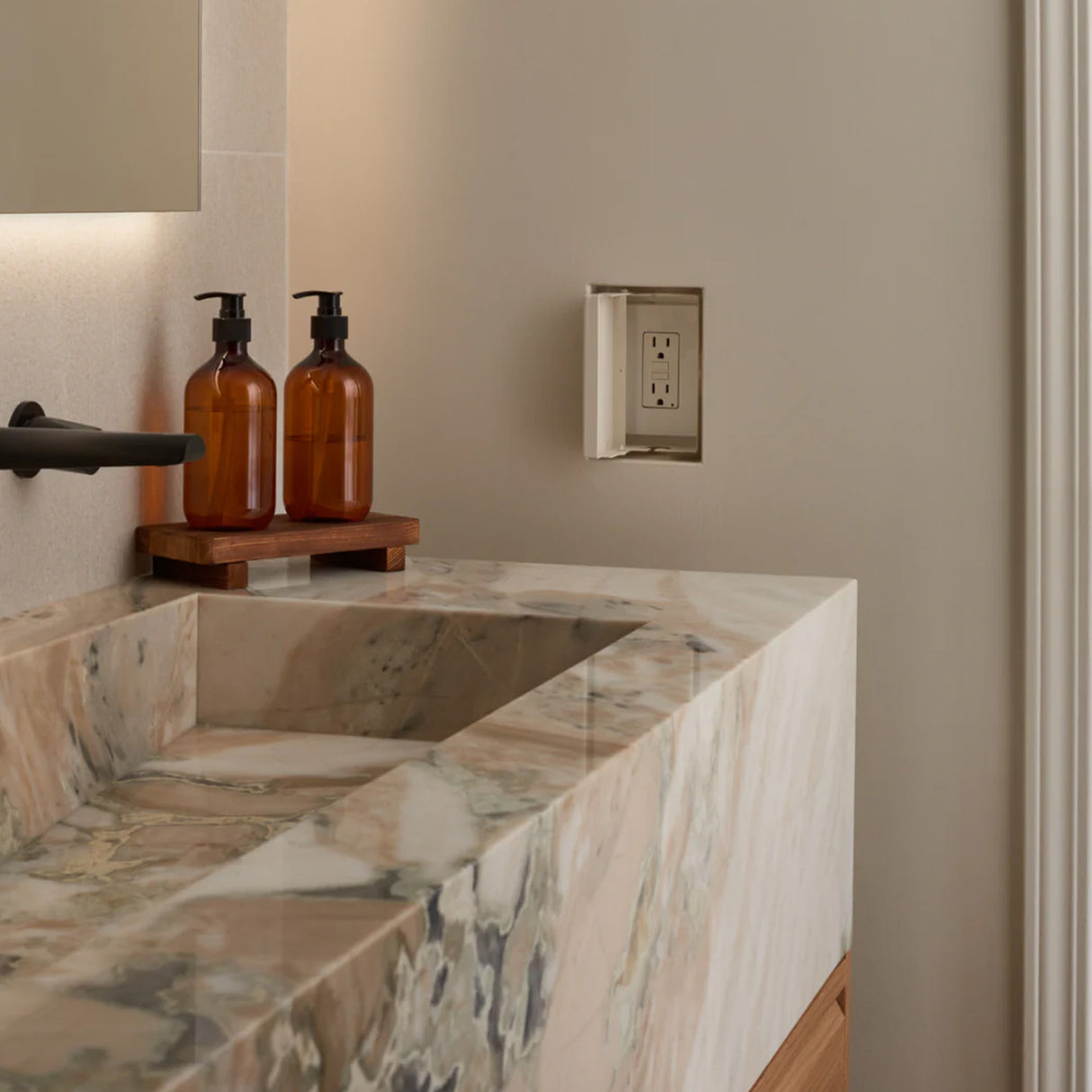 Montaje de receptáculo invisible para paneles de yeso Fittes [Luxe]