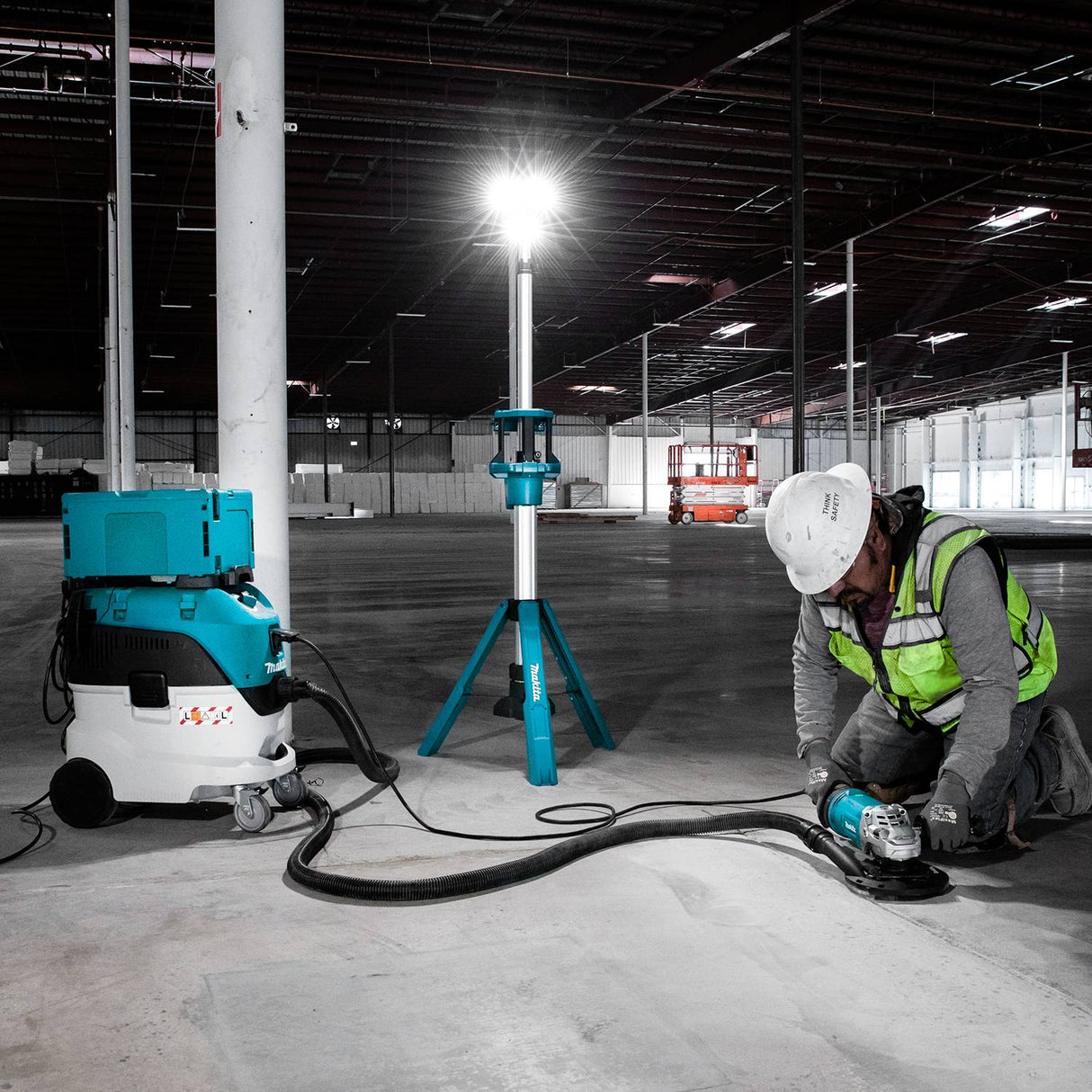 Torre de luz LED Makita DML814 18V LXT (solo herramienta)