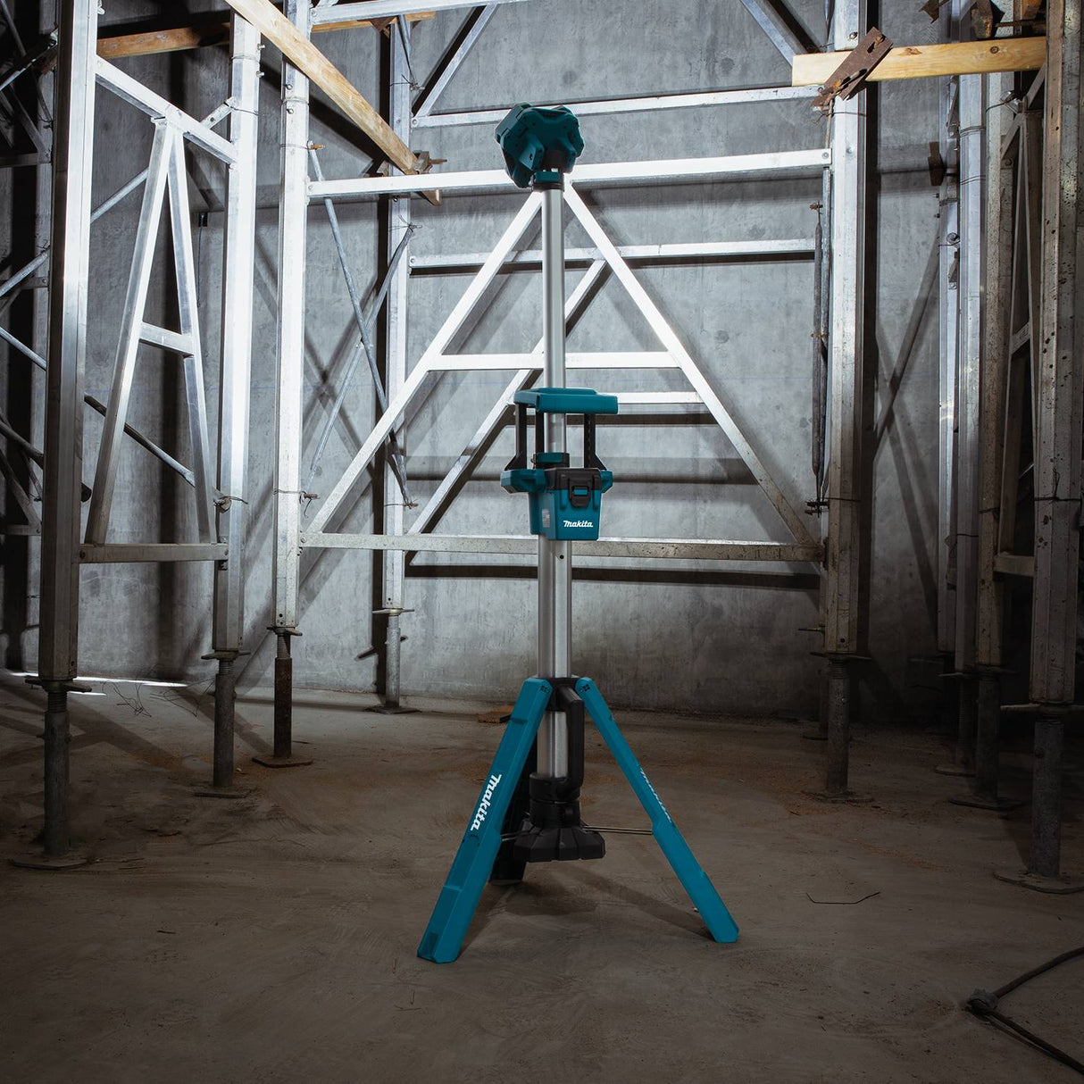 Torre de luz LED Makita DML814 18V LXT (solo herramienta)